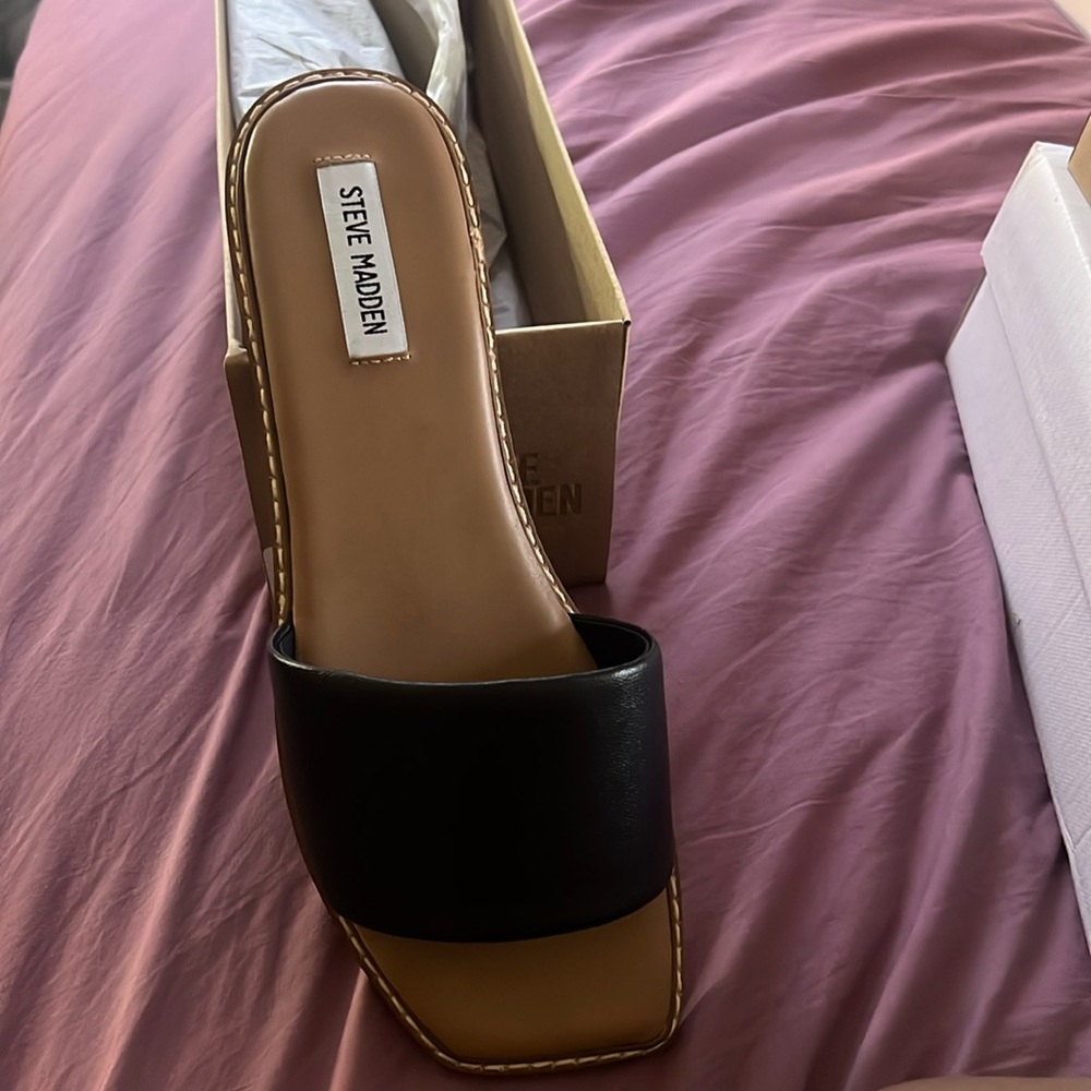 Steve Madden flat sandals
